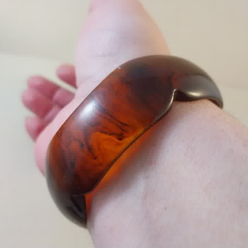Vintage Bakelite Root-Beer Bangle Bracelet - Picture 4 of 9